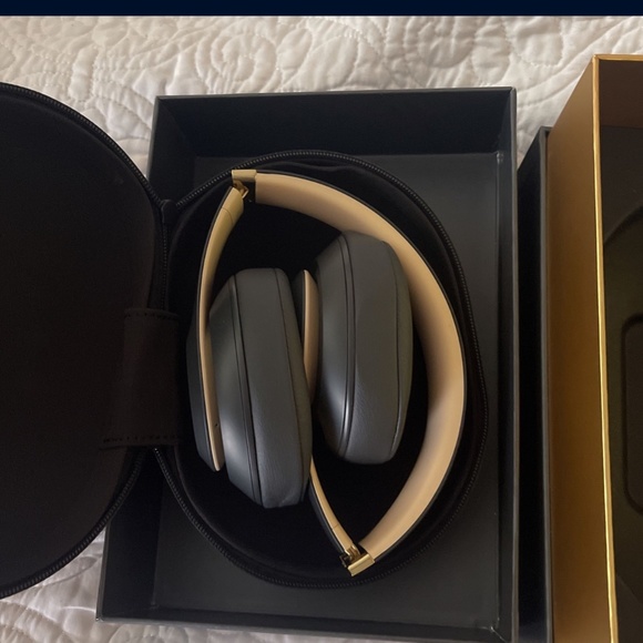 Dre Beats - Picture 3 of 5